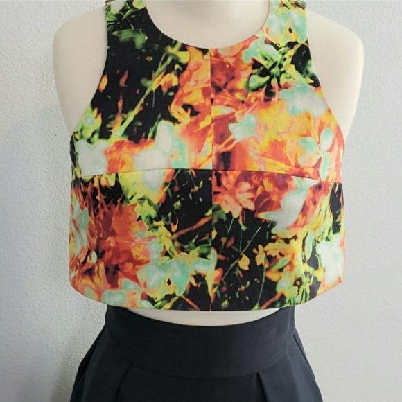 Black Halo Sanibel Two Piece Set Mini Skirt & Top - Picture 2 of 7